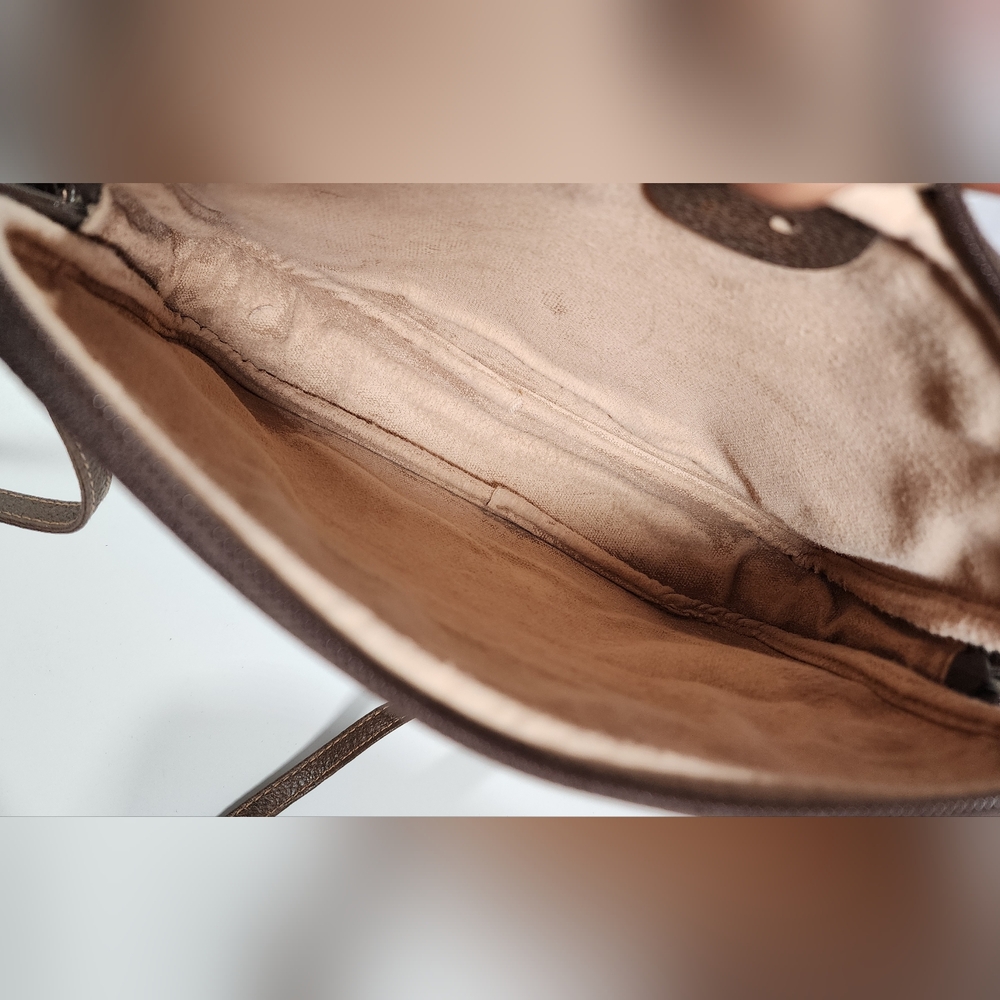 Authentic! Gucci GG crossbody brown. Pre Loved but in great condition. - Picture 9 of 14